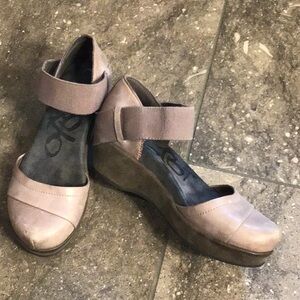OTBT Mary Jane wedges, 6.5, tan